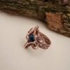 Biżuteria handmade. Pierścionek z miedzi z minerałem.