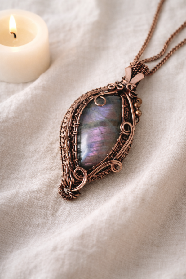 miedziany naszyjnik z labradorytem recznie robiony technika wire wrapping bizuteia handmade