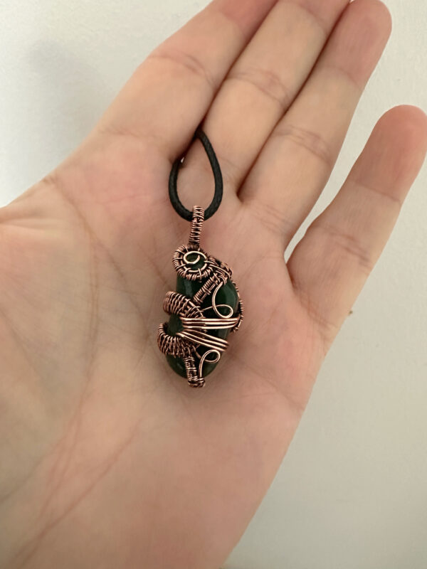 Naszyjnik wykonany techniką wire wrapping z miedzią