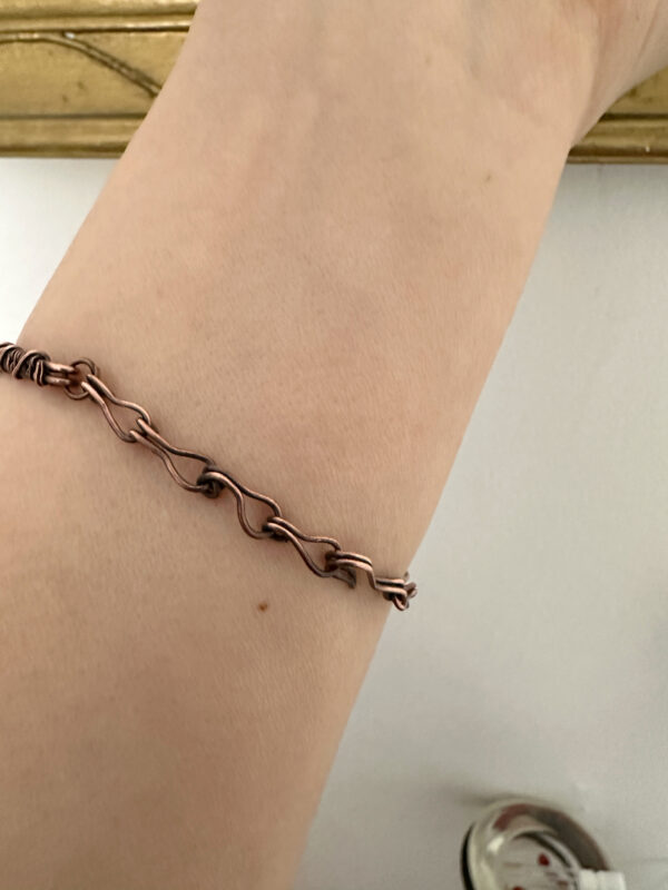 Biżuteria z miedzi z intencją uziemienia i witalności Taika Jewelry.