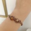 Antybakteryjna bransoletka z miedzi wire wrapping jako amulet na wyciszenie stresu.