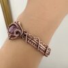 Szeroka bransoletka wire wrapping z bordowym kamieniem naturalnym w stylu boho.