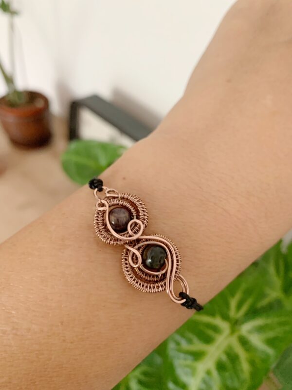 Biżuteria autorska z kamieniami naturalnymi na stabilność finansową od Taika Jewelry.