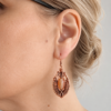 kolczyki wiszące ręcznie robione z pomarańczowym koralikiem taika jewelry