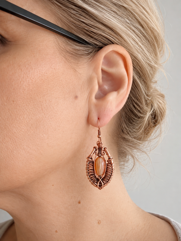 kolczyki wiszące ręcznie robione z pomarańczowym koralikiem taika jewelry