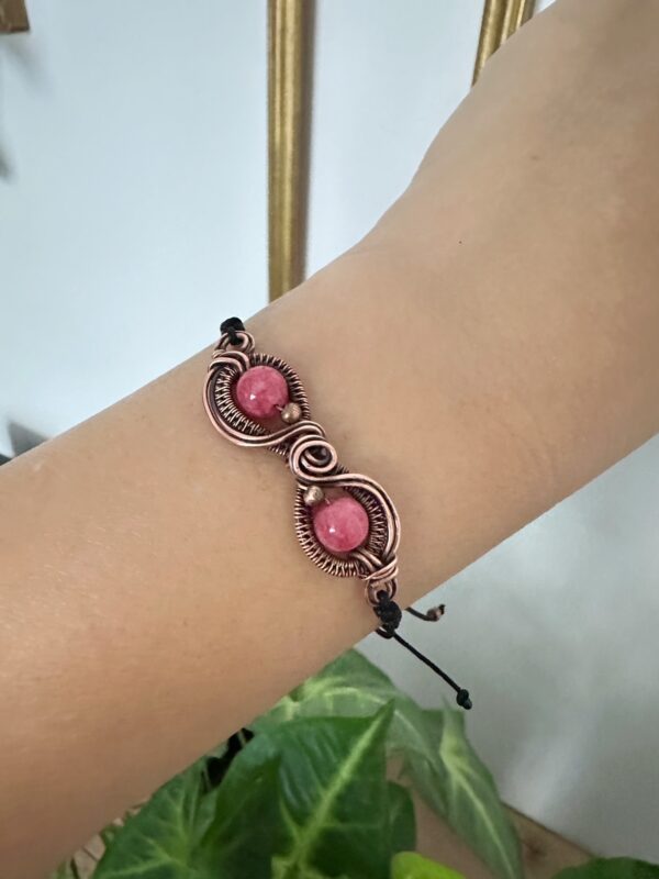 Biżuteria artystyczna wire wrapping z motywem nieskończoności na prezent.